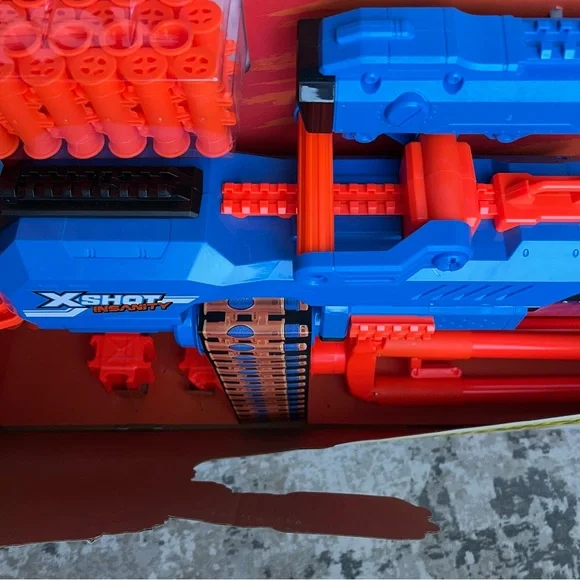 NEW Zuru X-Shot Insanity Motorized Rage Fire Blaster